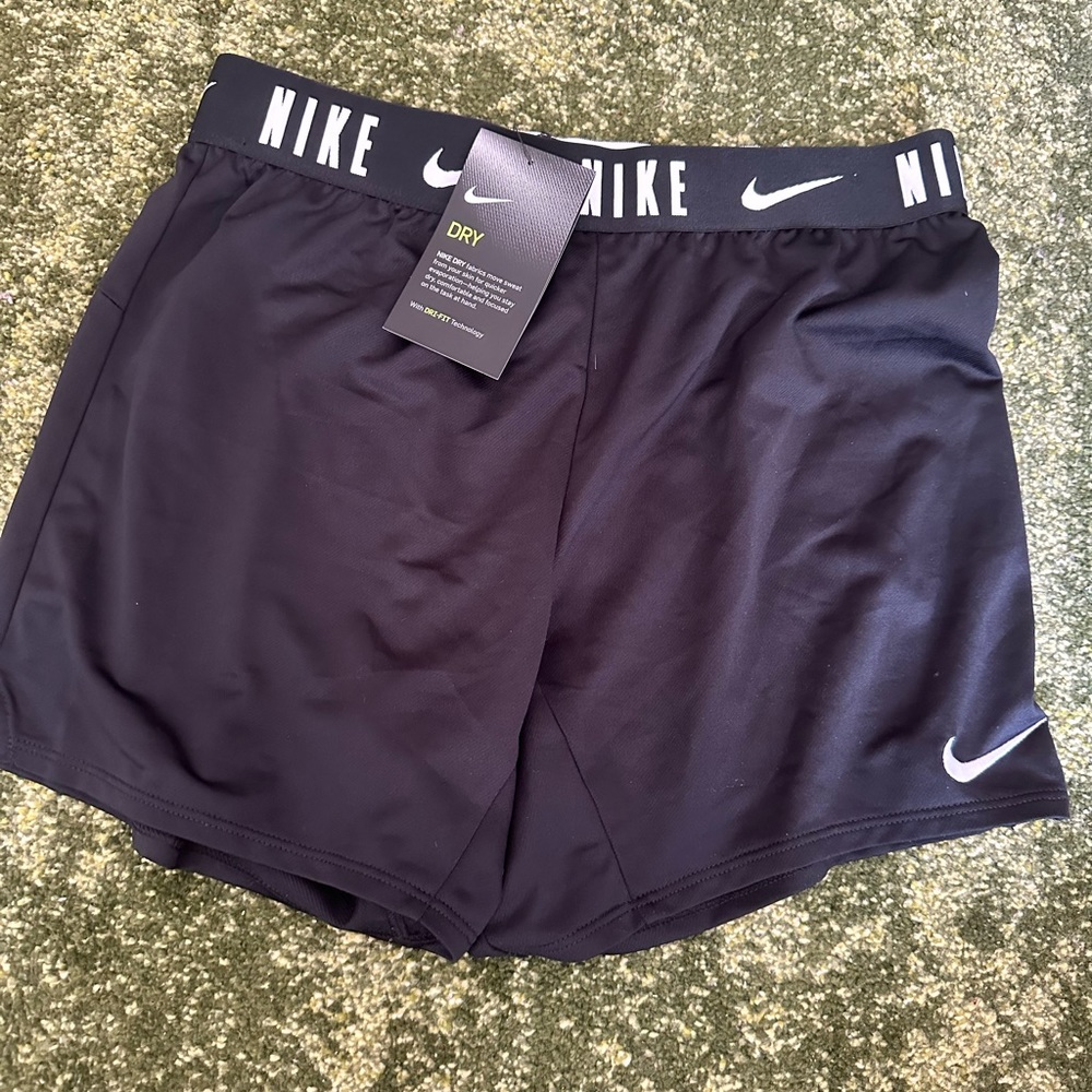 NWT  Nike Shorts: Standard Fit Dry Shorts